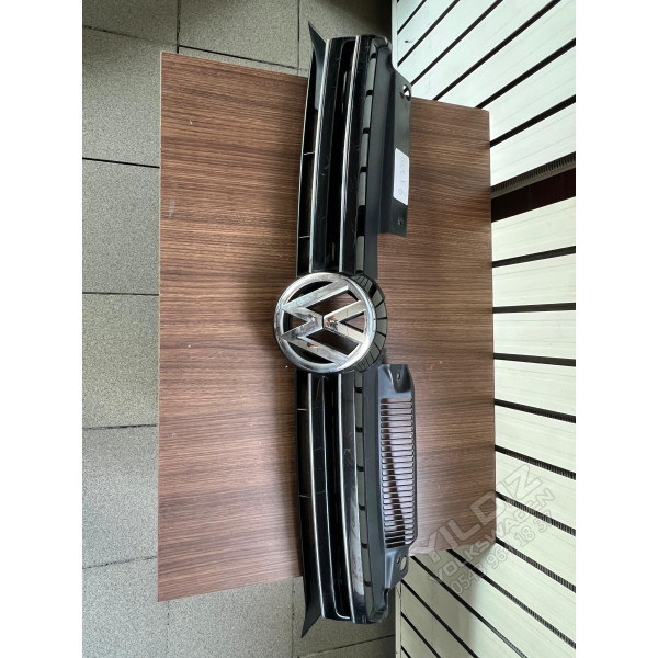 Volkswagen Golf6 5K0853651 Çıkma Ön Panjur